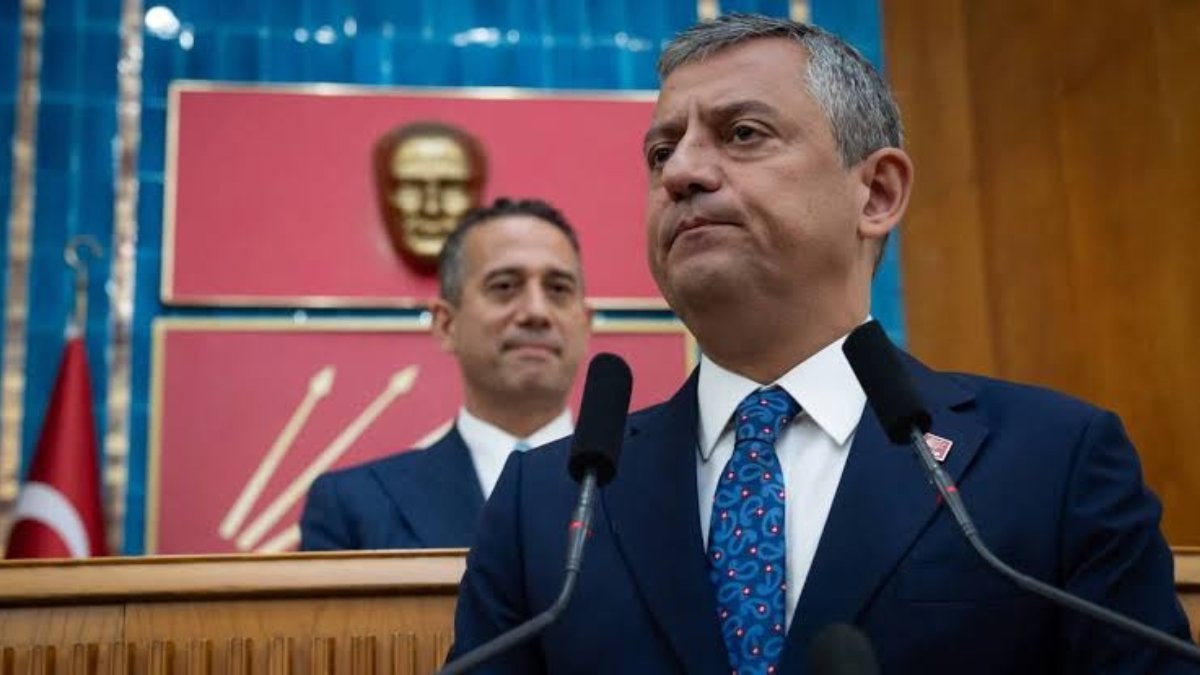 Özgür Özel CHP’de son grup toplantısını yapıyor