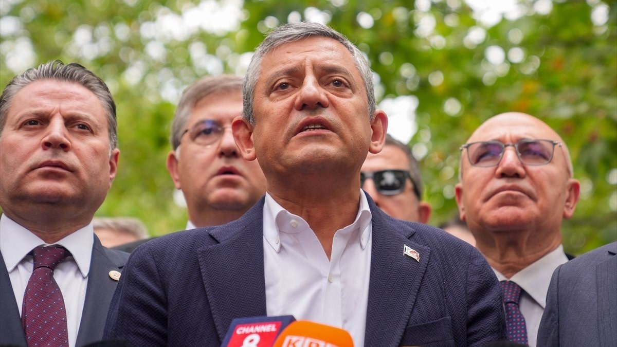 Özgür Özel’den Mansur Yavaş için ‘Ben yokum’ demeyen herkes bizimledir mesajı
