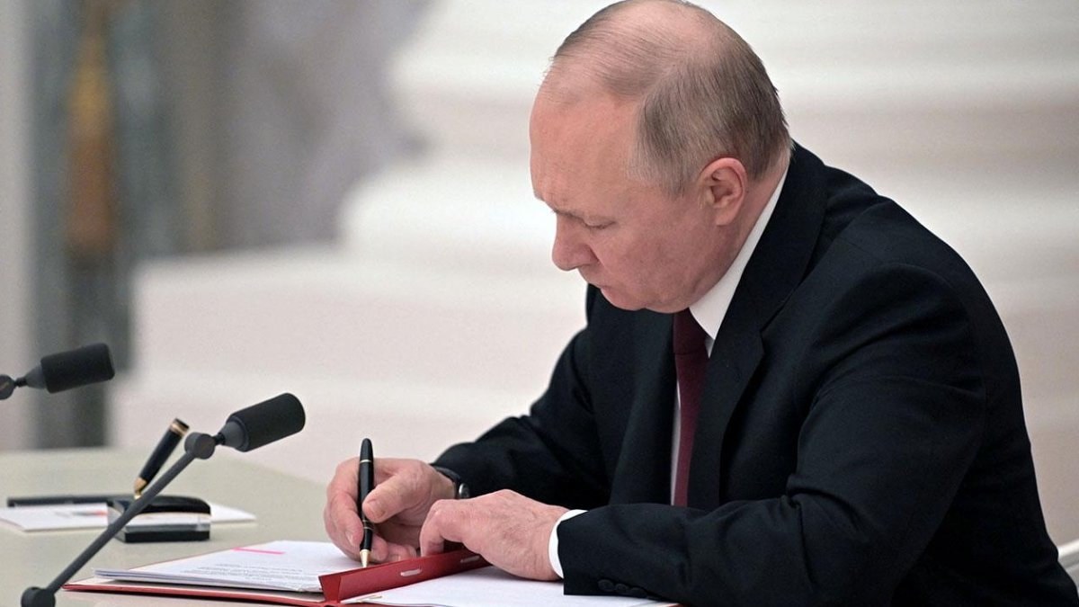 Rusya Devlet Başkanı Putin ordudaki asker sayısını artırdı