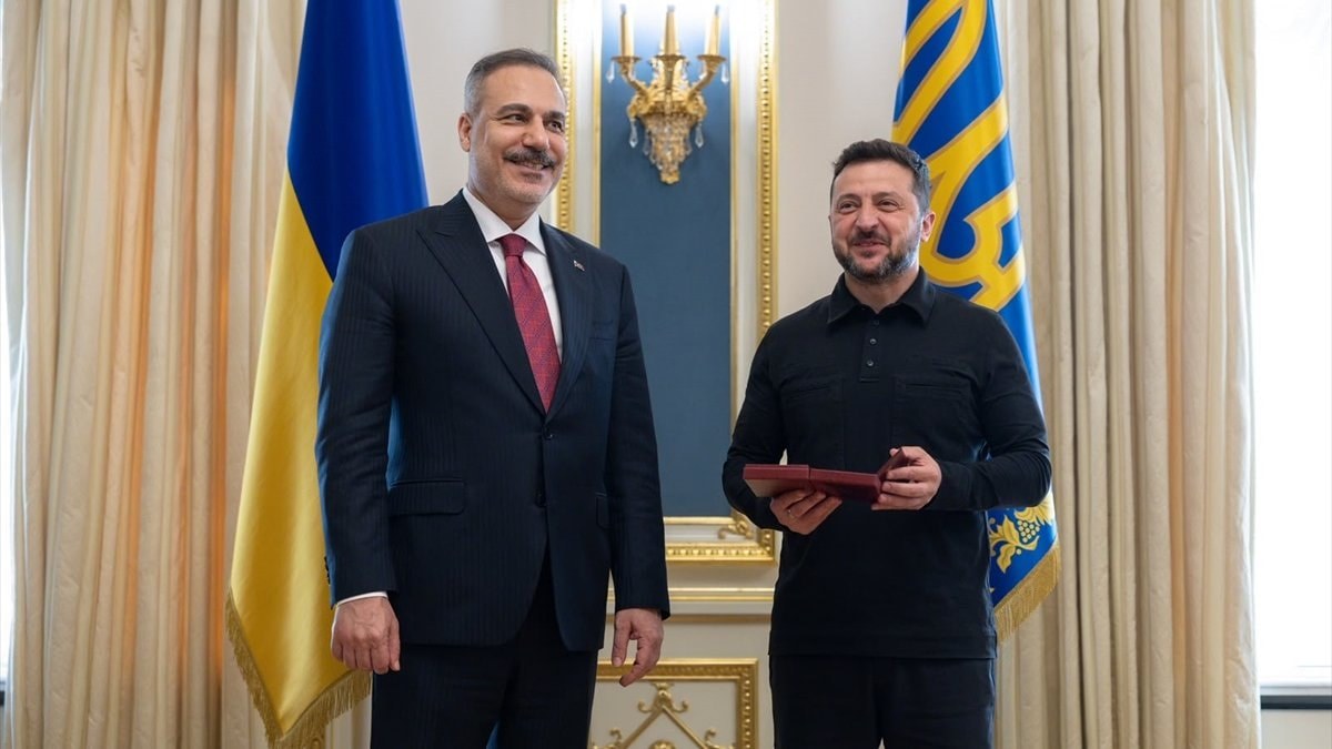 Ukrayna’da Hakan Fidan’a liyakat nişanı