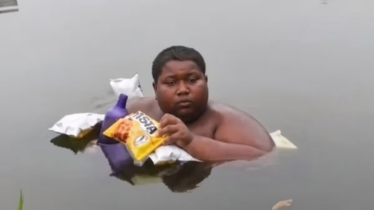 5 yıldır gölette yaşıyor: Sudan çıkmama sebebi gündemde