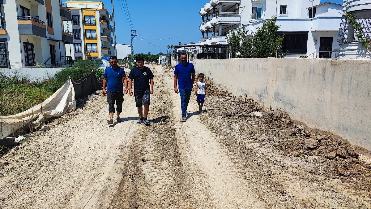 Adana’da altyapı çilesi: Vatandaşlar para toplayıp ASKİ’nin yapmadığı kanalizasyonu döşedi