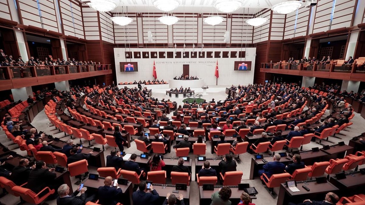 AK Parti’nin ‘Terörsüz Türkiye’ sürecine ilişkin çerçeve yasa teklifi imzaya açıldı