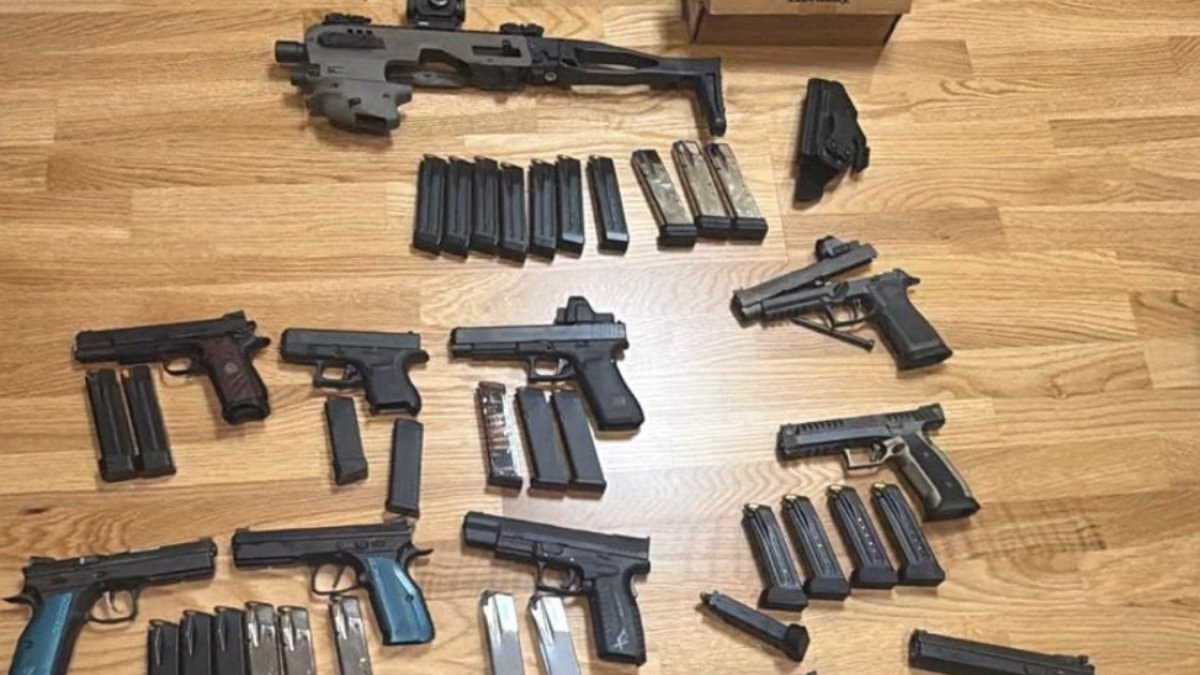 Alihan Kuriş operasyonunda cephanelik gibi ev: 20 silah ve şarjörler