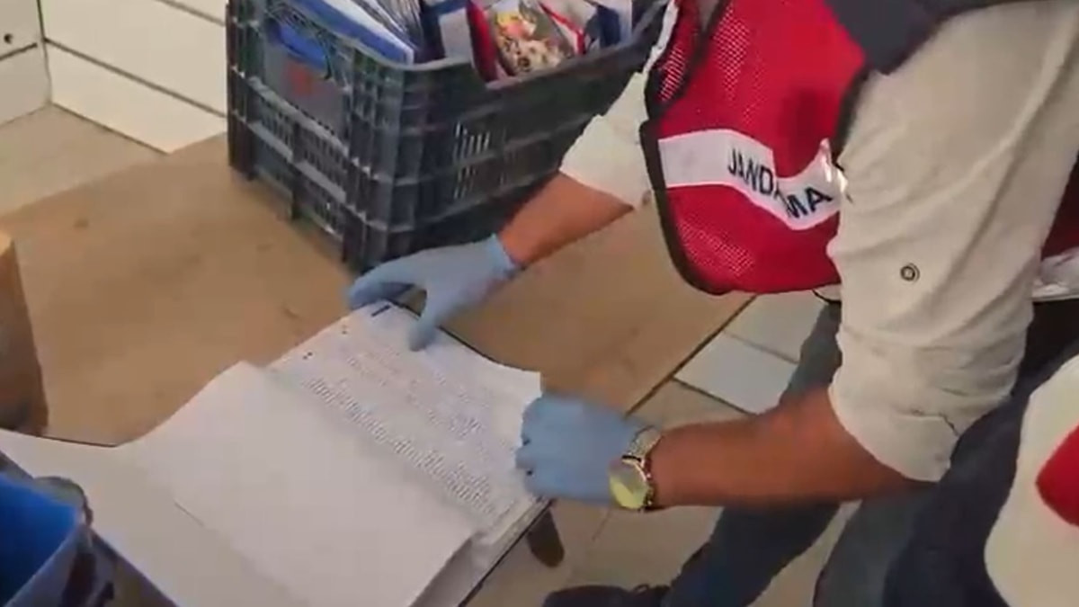 Alihan Kuriş suç örgütü soruşturmasında Antalya’da 37 klasör belge ele geçirildi