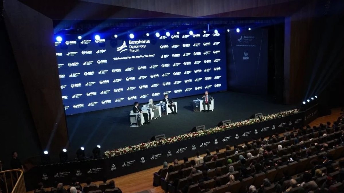 Bosphorus Diplomasi Forumu: Gençler dünyayı aynı masada buluşturdu