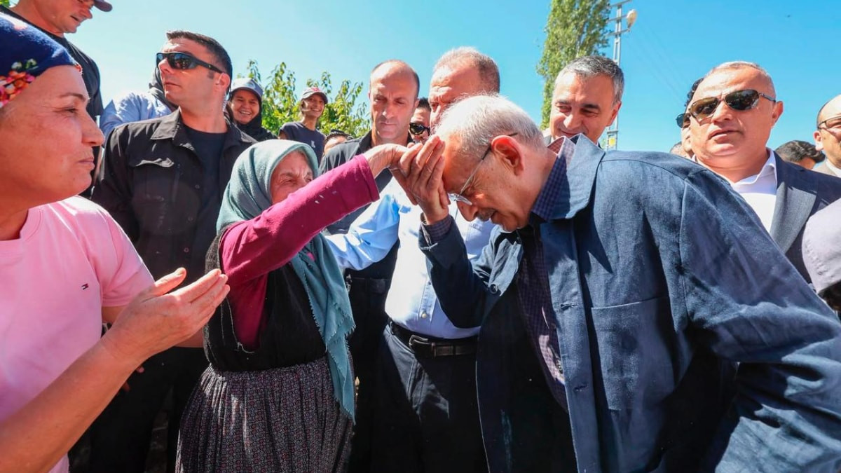CHP Genel Başkanı Mersin’deki etkinliğe katıldı: Ben, Yörük Kemal