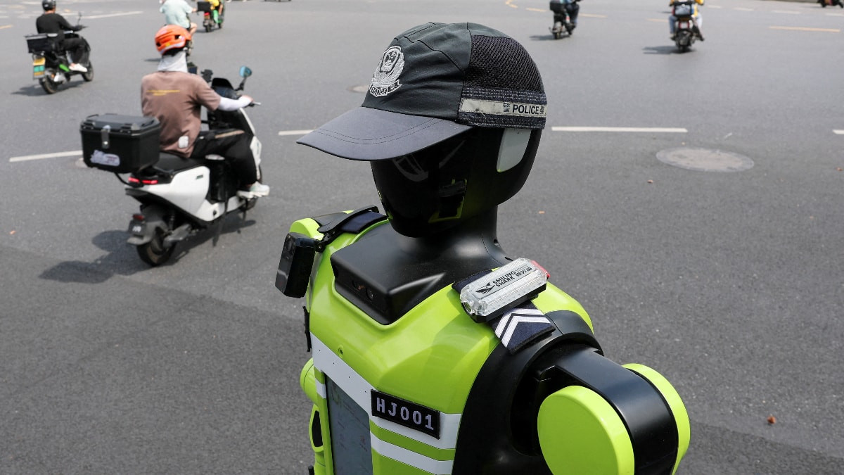 Çin’de yeni dönem: Trafik denetimi robotlara emanet