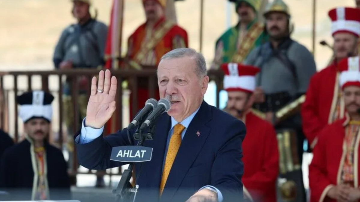 Cumhurbaşkanı Erdoğan, Ahlat’taki törende konuşuyor