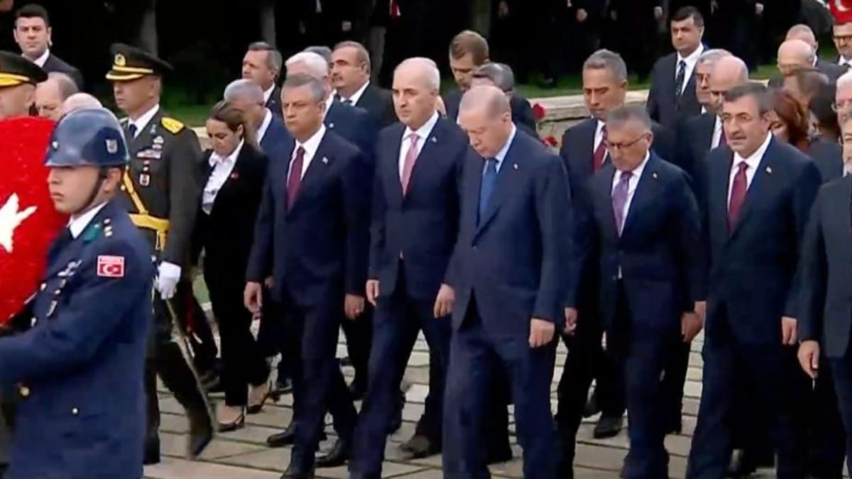 Cumhurbaşkanı Erdoğan Anıtkabir’de