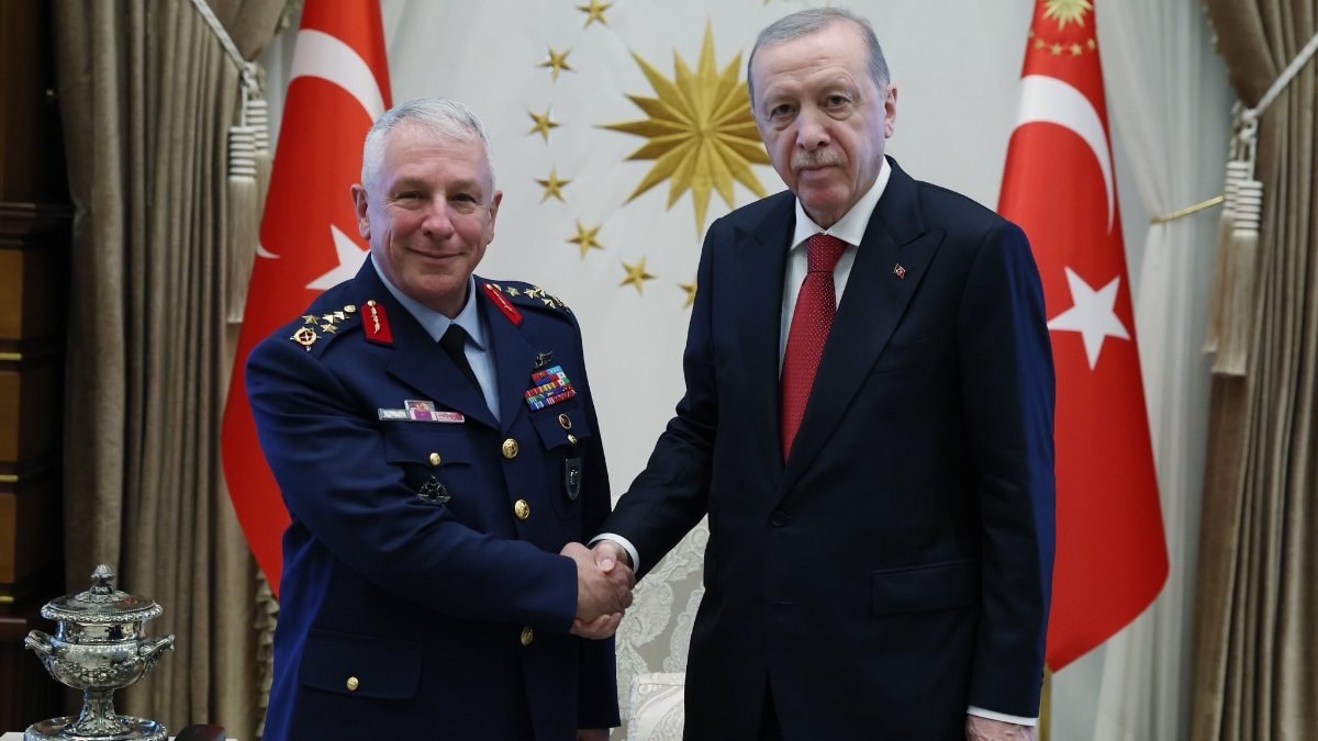Cumhurbaşkanı Erdoğan, emekliye ayrılan Hava Kuvvetleri Komutanı Kadıoğlu’nu kabul etti
