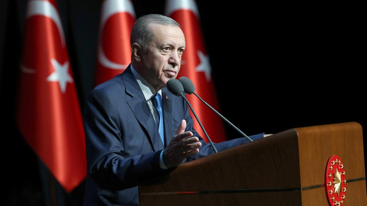 Cumhurbaşkanı Erdoğan, kabine toplantısının ardından açıklamalarda bulunuyor