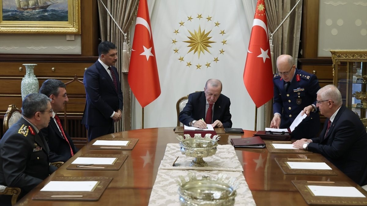 Cumhurbaşkanı Erdoğan YAŞ kararlarını imzaladı
