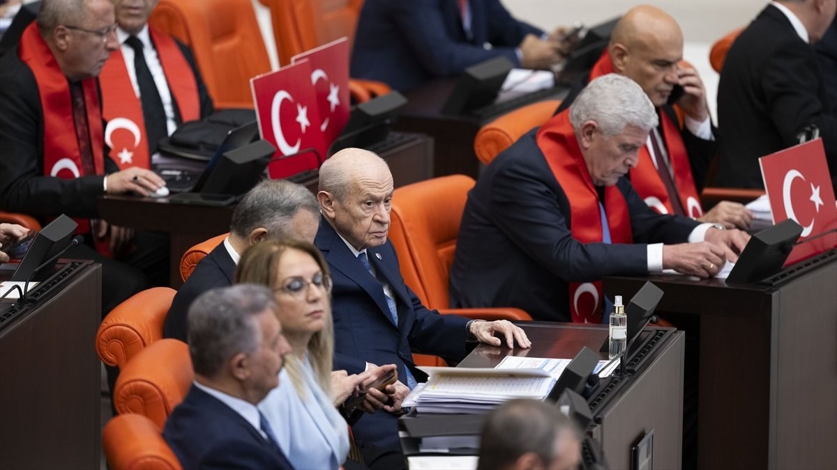 Devlet Bahçeli ve Müsavat Dervişoğlu TBMM Genel Kurulu’nda selamlaşmadı