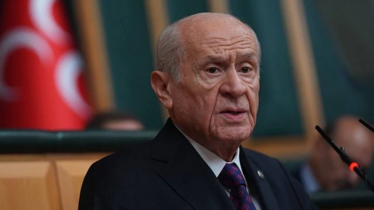 Devlet Bahçeli’den AK Parti’nin 25. yılına özel çelenk