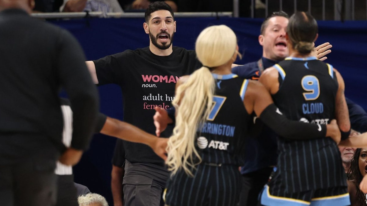 FETÖ’cü Enes Kanter, kadın basketbolcular tarafından salondan atıldı