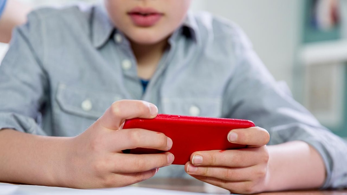 Fransa’da liselerde cep telefonu yasağı 1 Eylül’de başlıyor