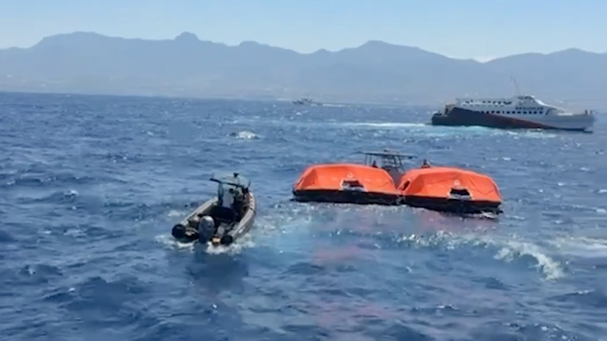 Girne açıklarında yolcu gemisi faciası: 20 dakikada alabora, 8 ölü, 18 kayıp