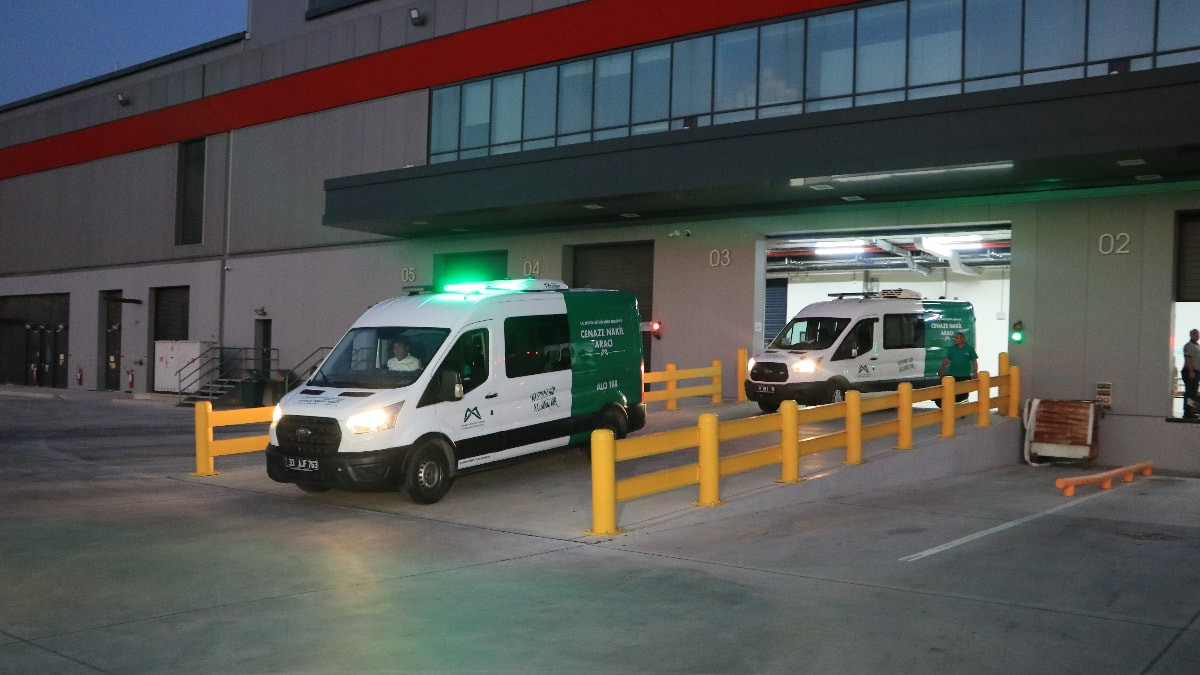 Girne’deki gemi kazasında hayatını kaybeden 2 kişinin cenazesi Mersin’e getirildi