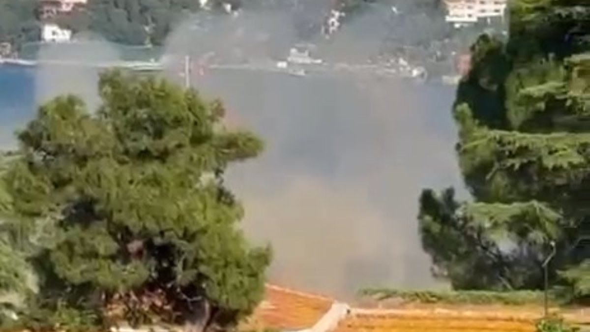 Heybeliada’da Deniz Harp Okulu’nun çatısında yangın