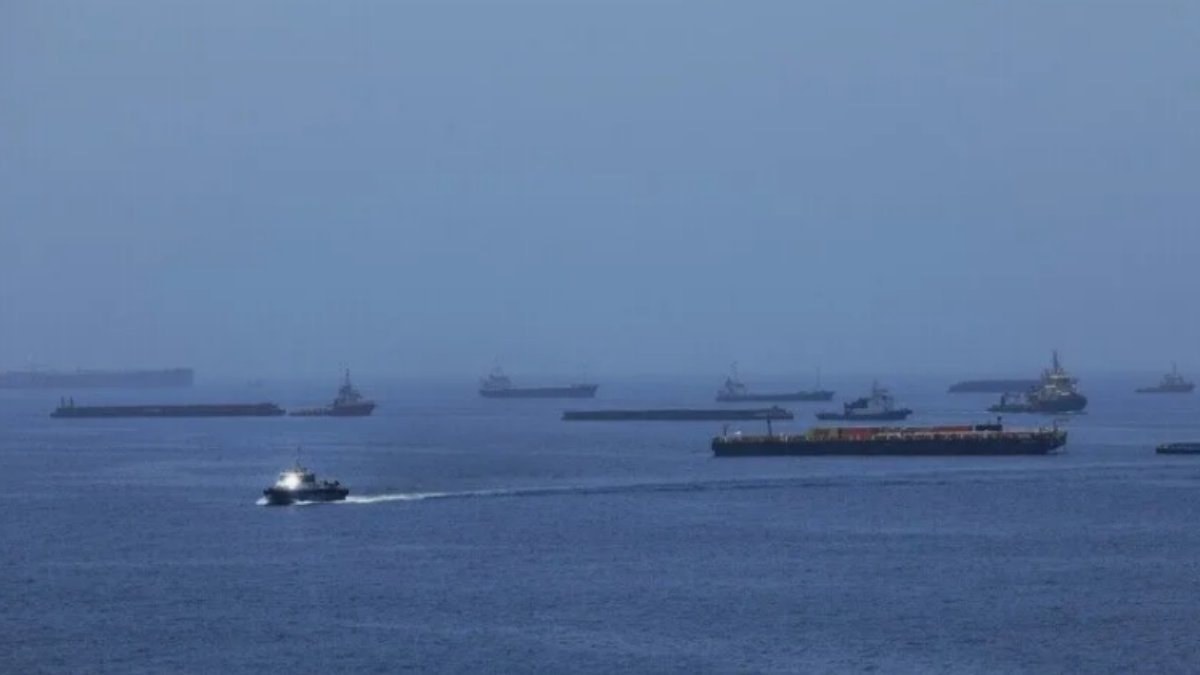Hürmüz’de tanker yakınında patlama sesleri