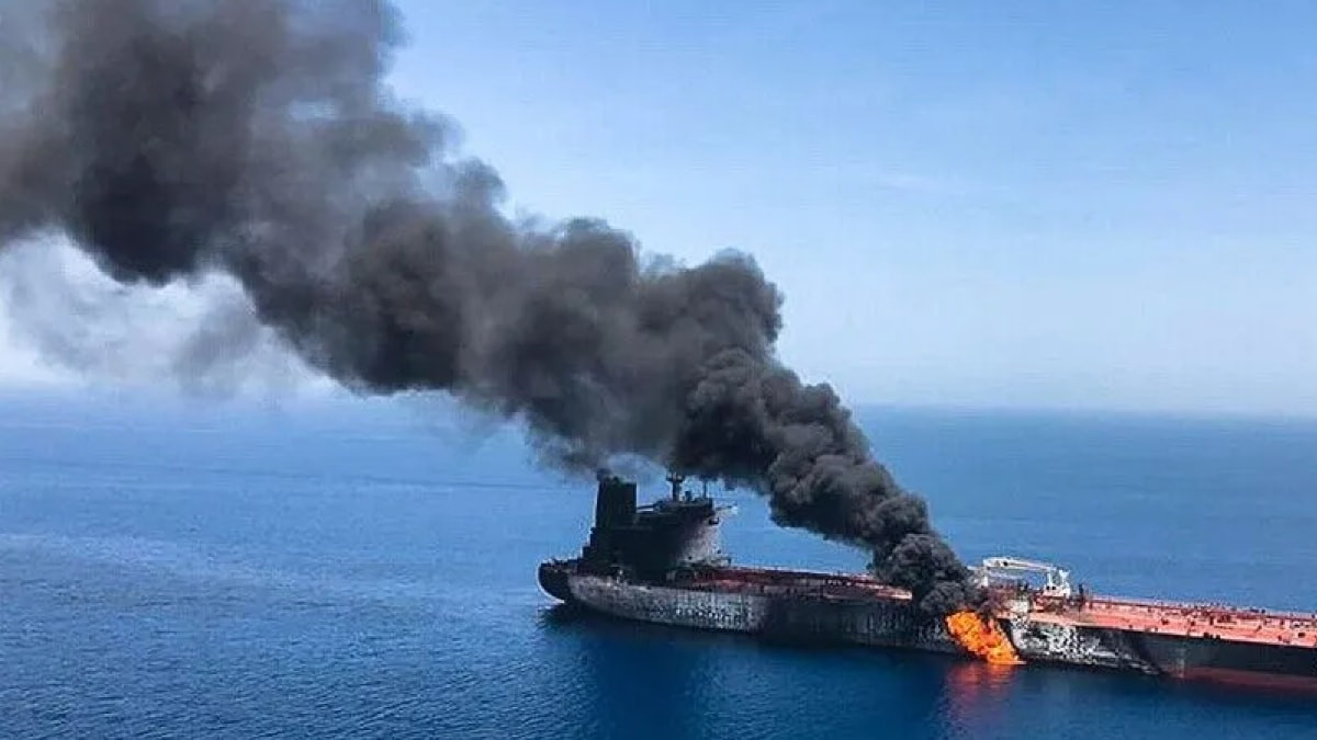 Husilerden Suudi Arabistan’a ait petrol tankerine saldırı