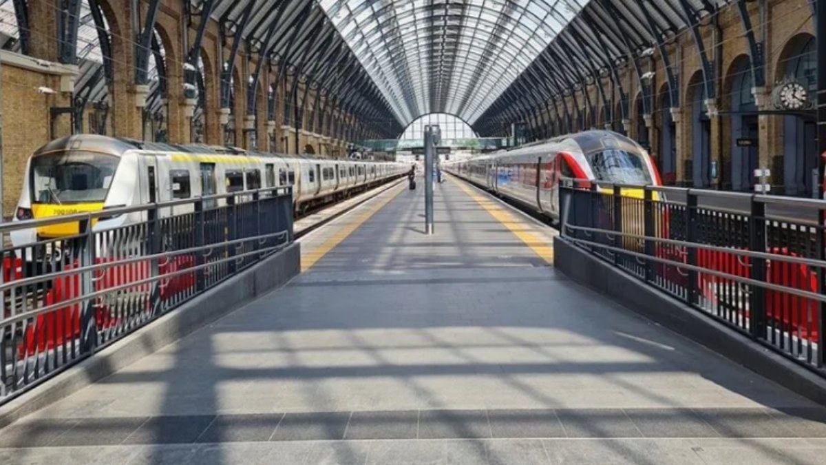 İngiltere’de elektrik arızası tren seferlerini aksattı