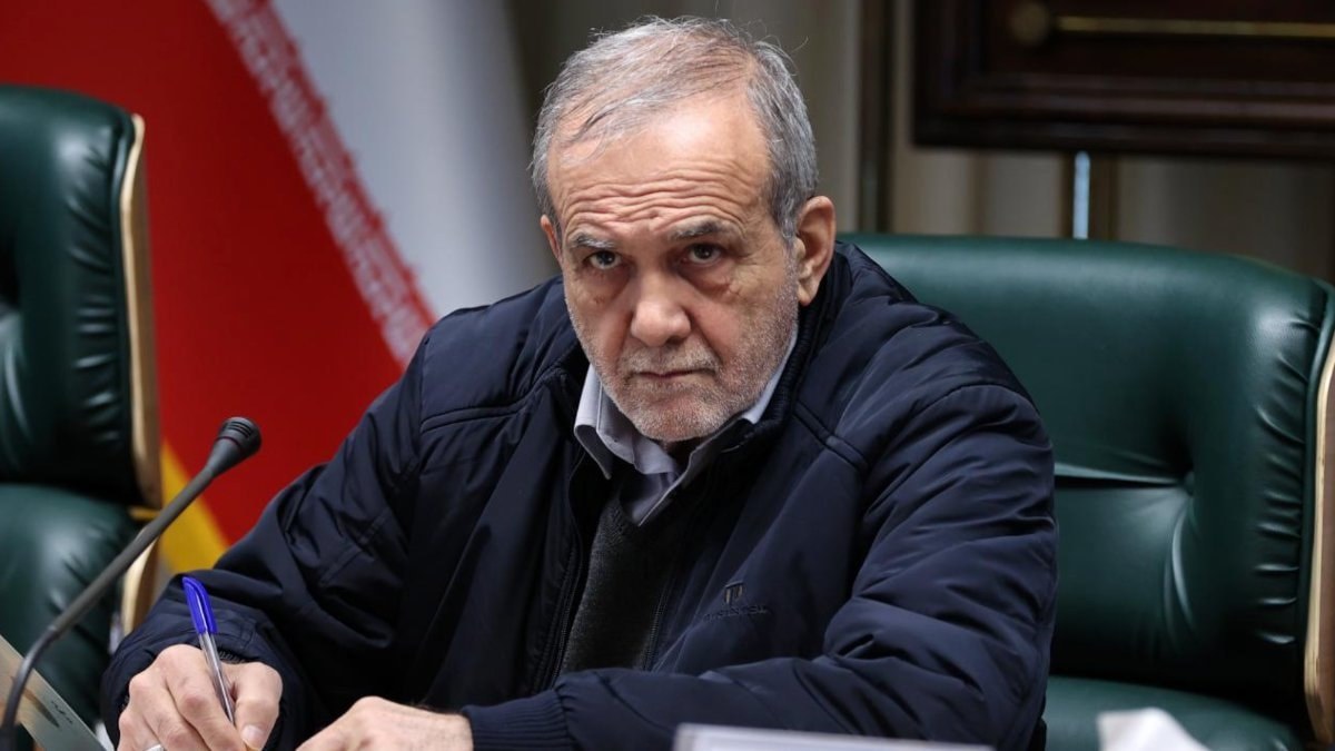 İran, Mesud Pezeşkiyan’ın istifa ettiği haberlerini yalanladı