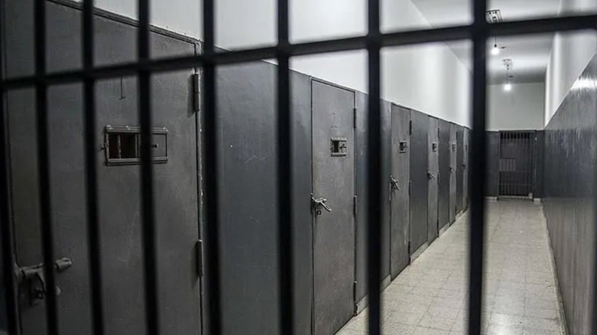 İsrail hapishanelerindeki kötü muamele: Filistinli esir tek tek anlattı