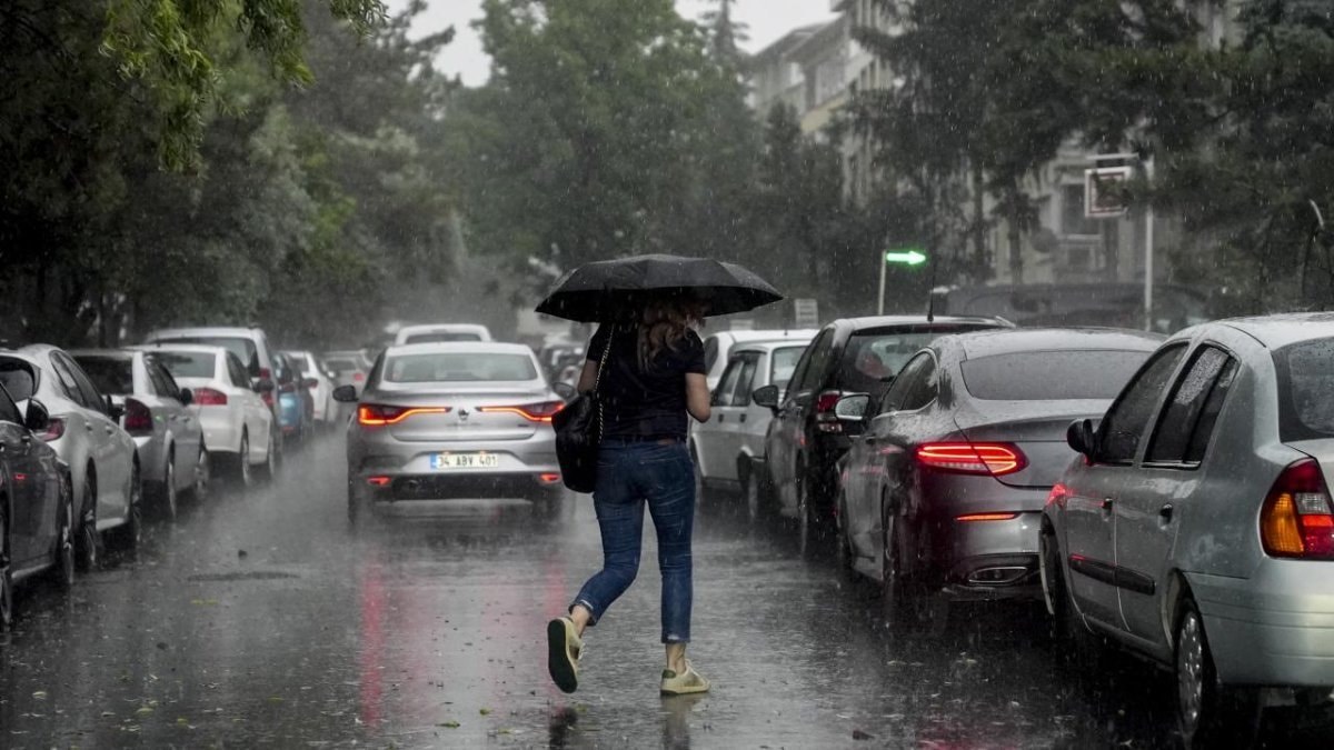 İstanbul Valiliği’nden kuvvetli rüzgar ve fırtına uyarısı