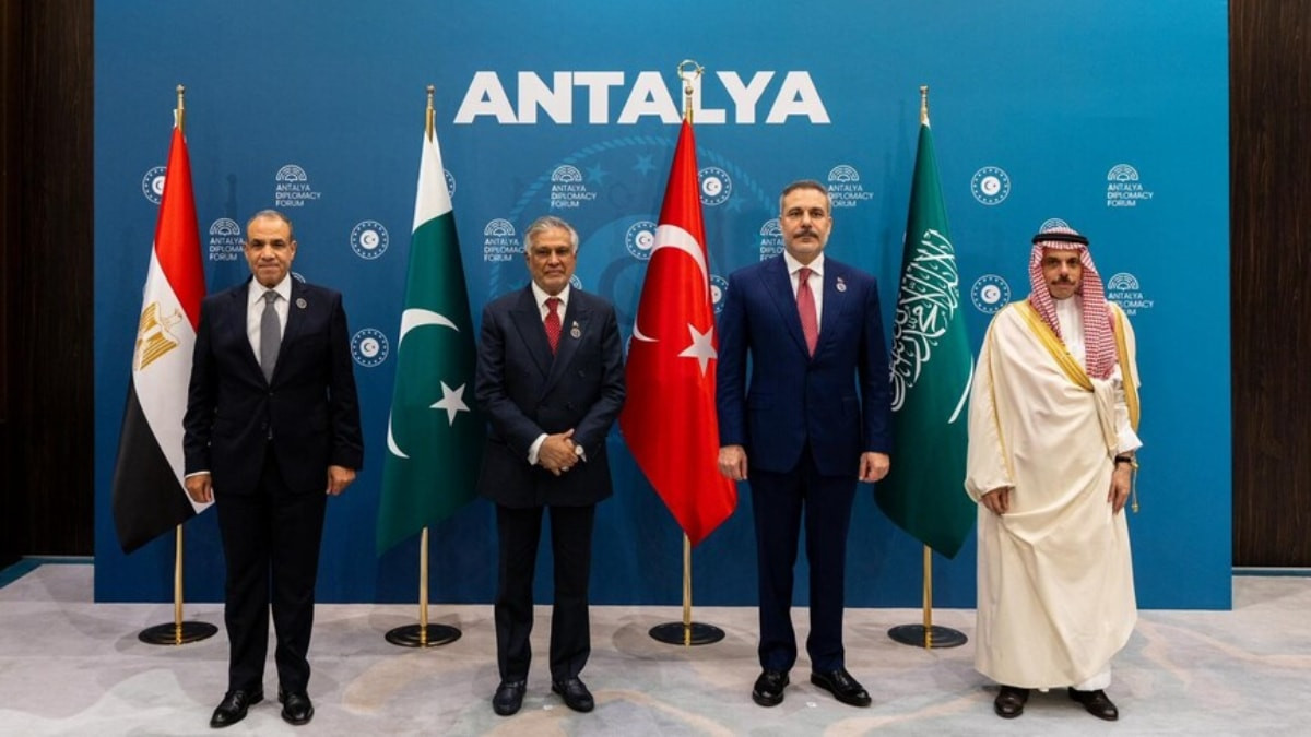 İstanbul’da Pakistan, Suudi Arabistan ve Mısır buluşması