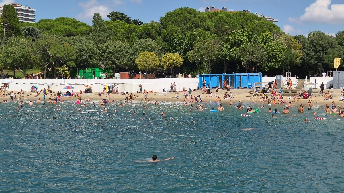 İstanbul’da sıcak hava bunalttı, Caddebostan Sahili doldu
