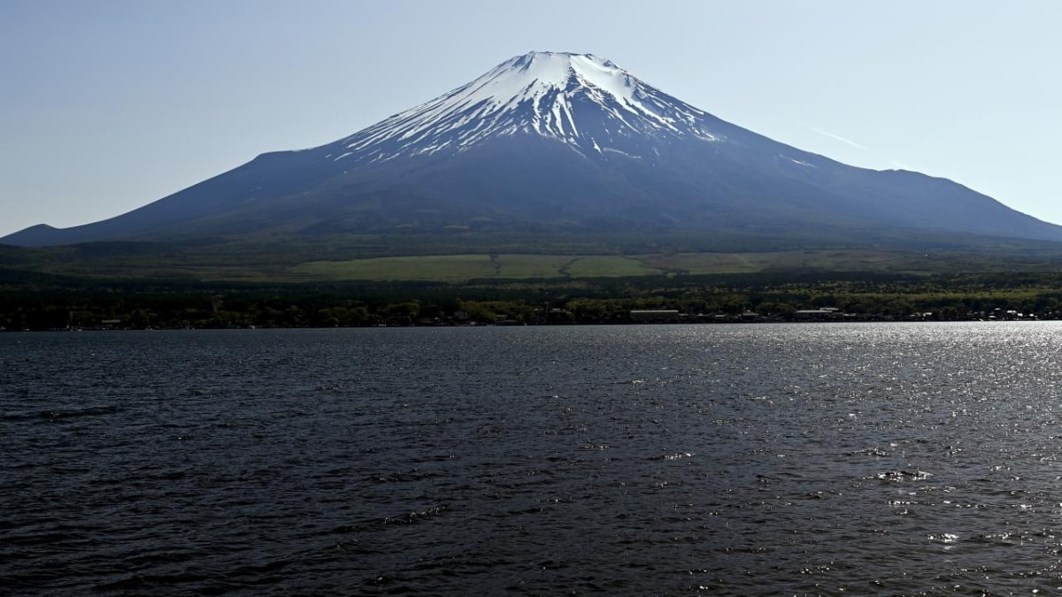 Japonya’da bir baba, Fuji Dağı’na tırmanmak için 7 yaşındaki çocuğunu 2 bin metrede yalnız bıraktı