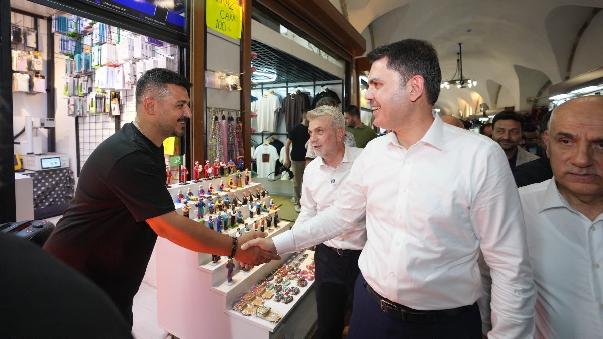 Kahramanmaraş’ta Murat Kurum’a Kapalı Çarşı’nın sembolik anahtarı verildi