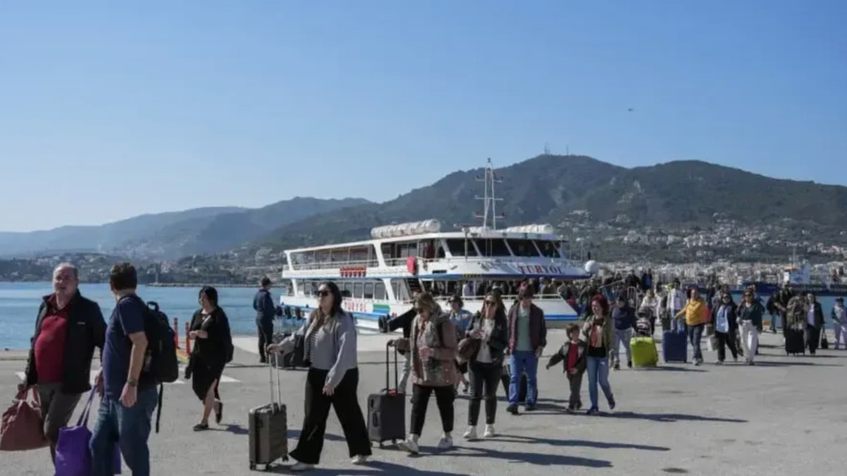 Kapıda vizeyle Türk turistler Yunan’a akın etti: Midilli, Sakız ve Sisam’da 261 bini aşkın ziyaretçi