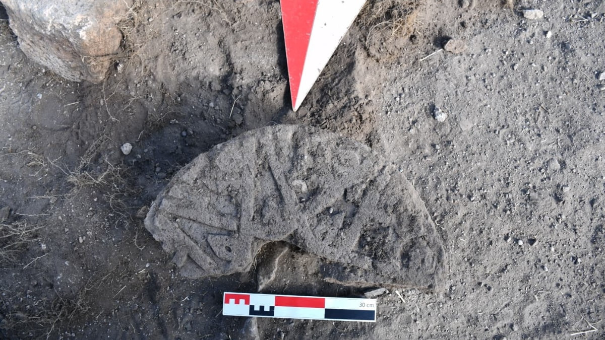 Kars’ta ‘Hz. Muhammed’ (s.a.s) isminin yer aldığı Selçuklu taşı bulundu