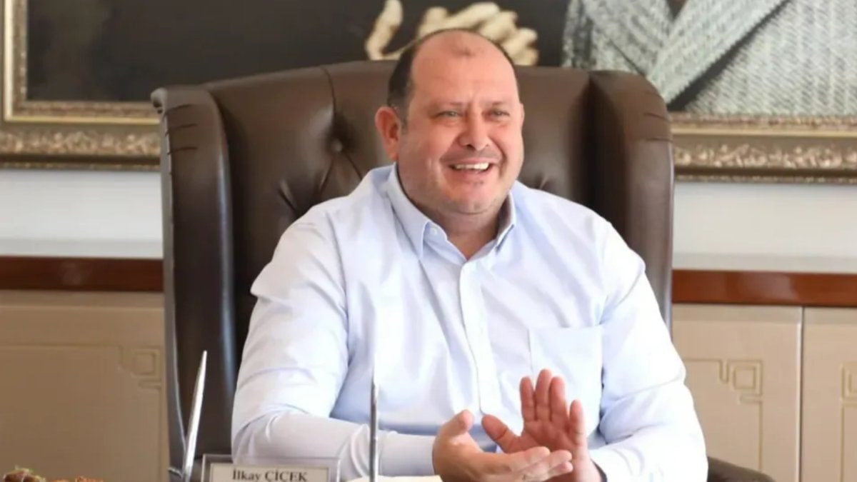 Menderes Belediye Başkanı İlkay Çiçek’in sevgilisine skandal mesajları ortaya çıktı