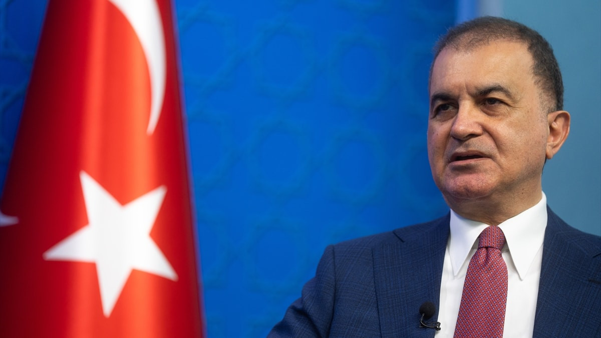Ömer Çelik, Melih Meriç’e yönelik bıçaklı saldırıyı lanetledi