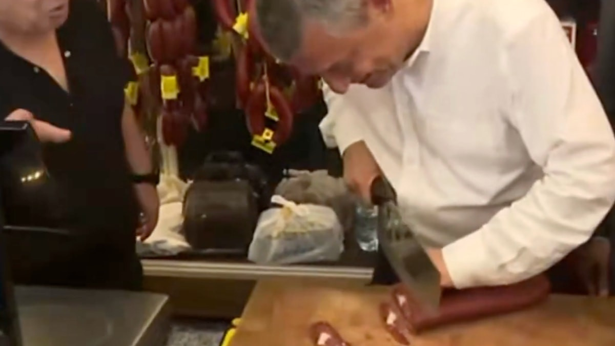 Özgür Özel, Kayseri ziyaretinde pastırma kesti