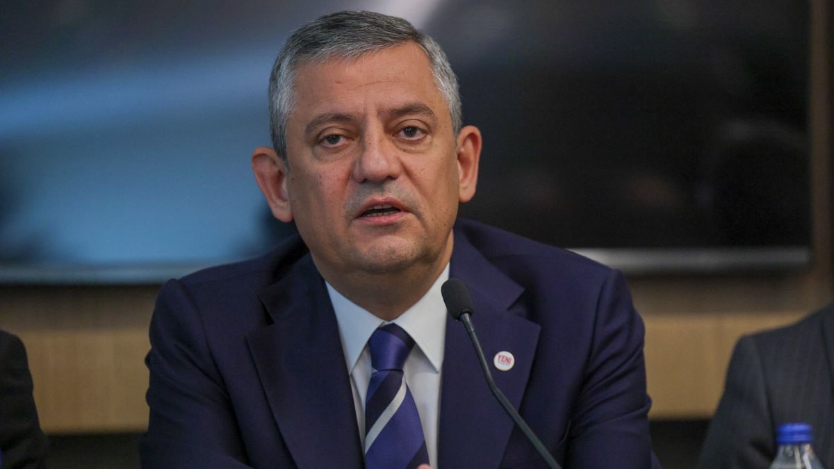 Özgür Özel seçim vaadini açıkladı: Ev kadınlarının sigortasını devlet ödeyecek