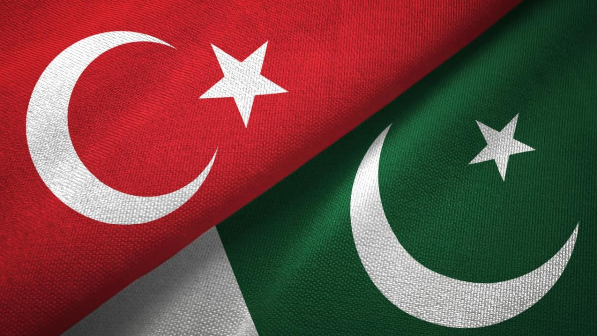 Pakistan’dan Türkiye’ye 30 Ağustos mesajı: İki kalpte tek can