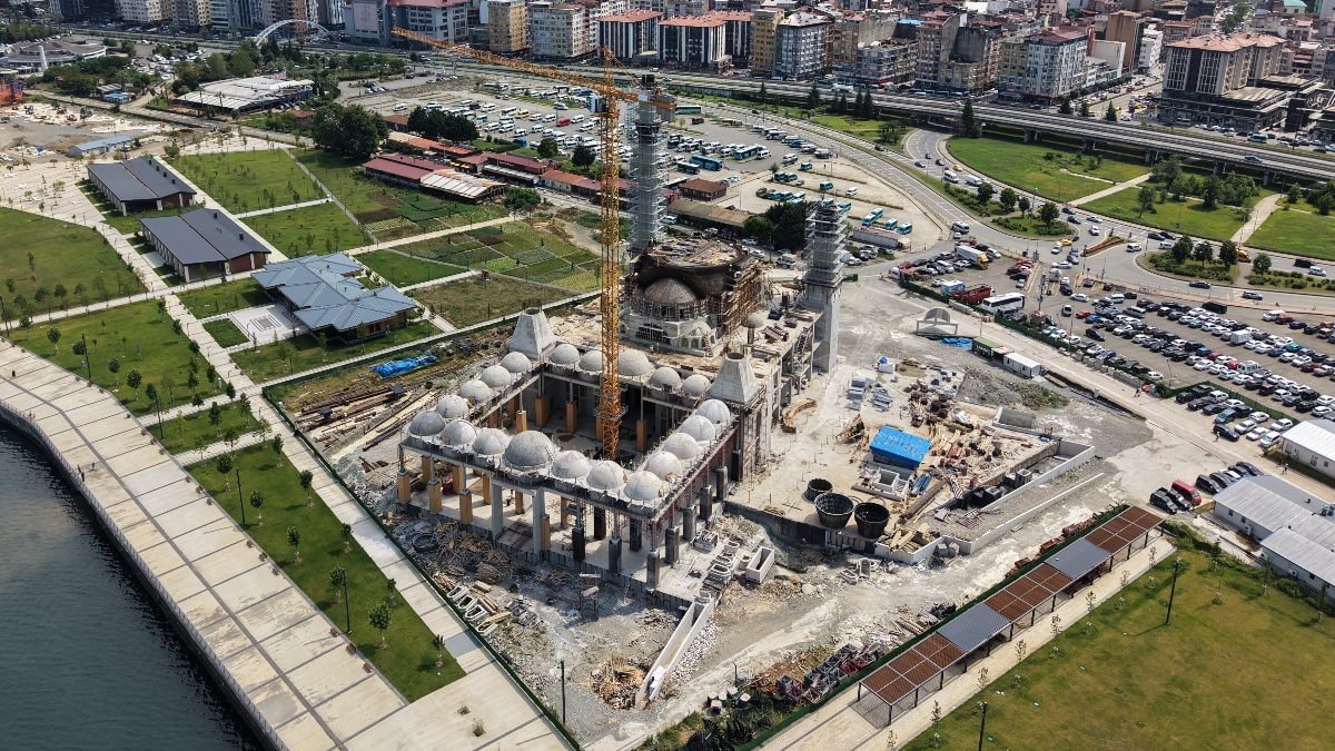 Rize’de Recep Tayyip Erdoğan Camii’nin inşaatı sürüyor