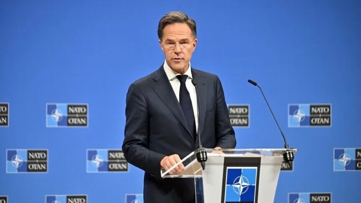 Rutte: Müttefiklerle Ukrayna’nın ihtiyaç duyduğu hava savunma sistemlerini görüşüyorum