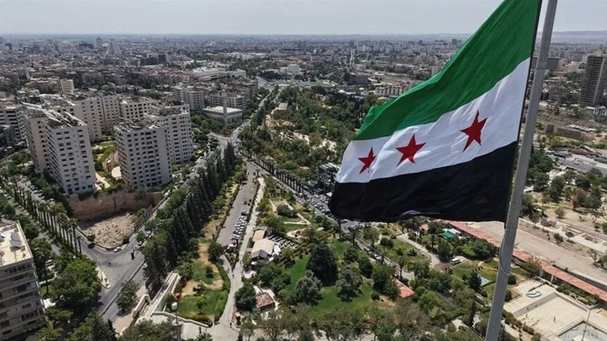 Suriye’de terör örgütü YPG kendini feshediyor
