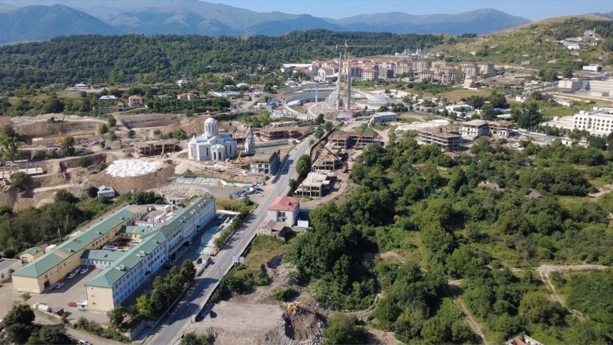 Şuşa yeniden ayağa kalkıyor: Tarihi kentte imar ve restorasyon çalışmaları havadan görüntülendi