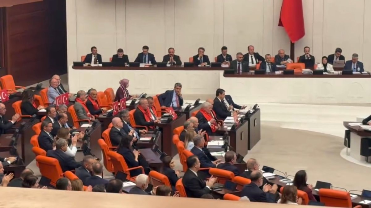 TBMM’de tarihi oturum: Tuncer Bakırhan konuştu, MHP’liler alkışladı