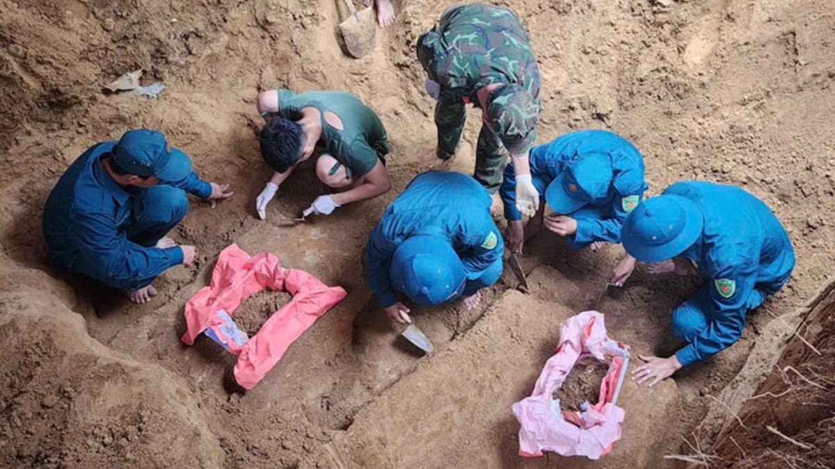 Toprağı kazarken karşılarına çıktı: 56 yıllık kalıntılar herkesi şaşkına çevirdi