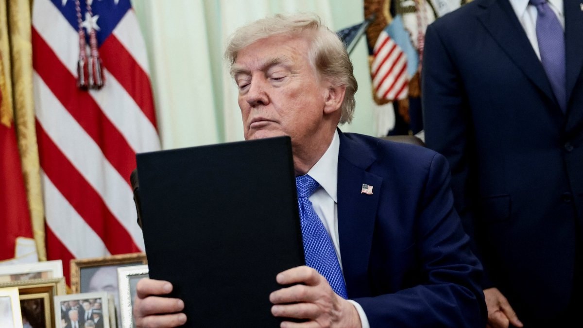 Trump doğumla ABD vatandaşlığına kısıtlamaları genişleten kararnameleri imzaladı