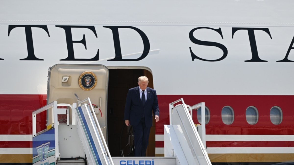 Trump, İran tehdidi nedeniyle Ankara’dan gizli uçuşla ayrıldı