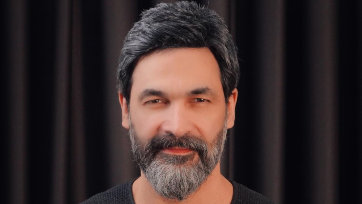 Uğur Işılak, konser için gittiği Aksaray’da çakarlı araçta görüntülendi